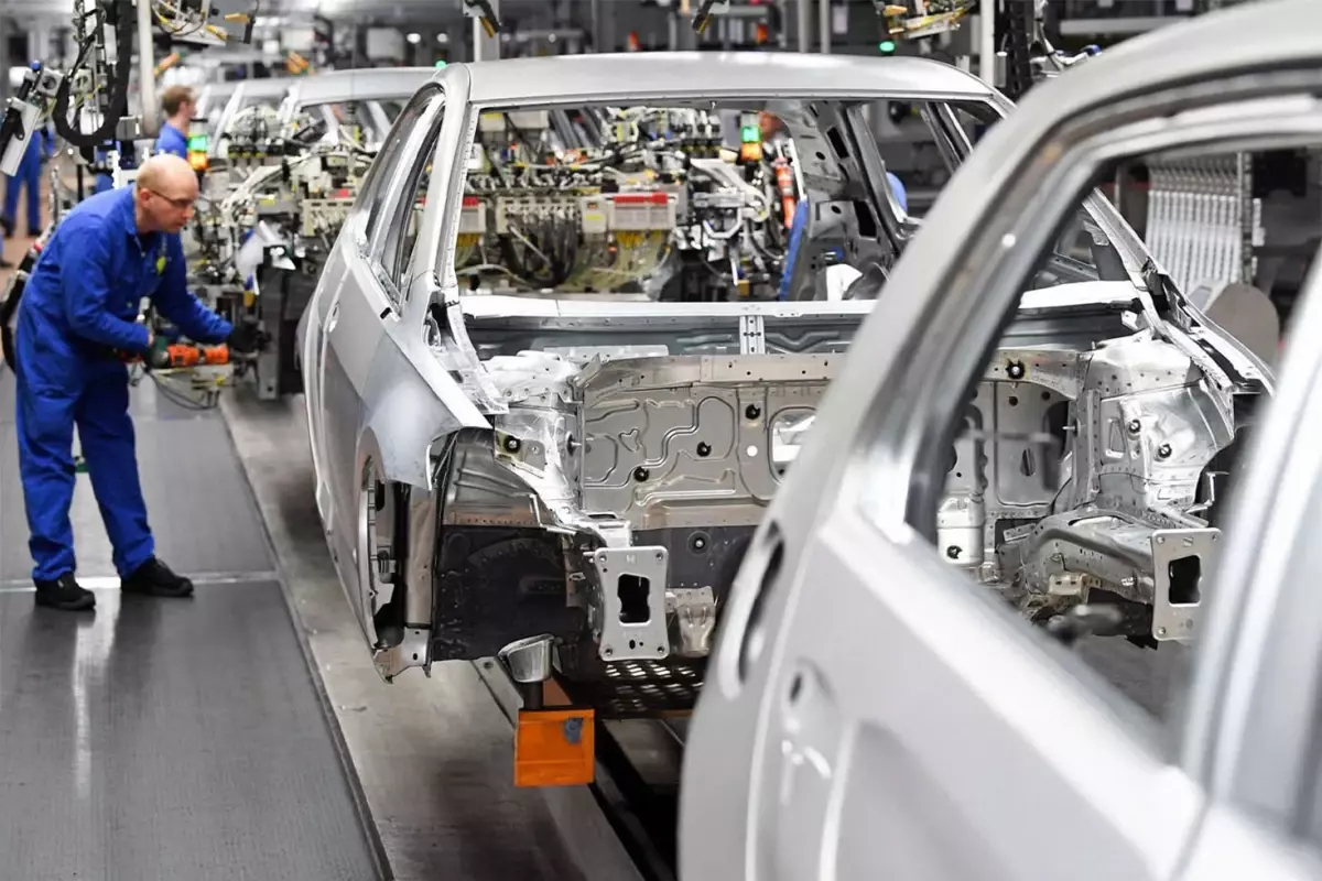 ABD Başkanı Trump şimdi de otomotiv üreticilerini tehdit etti