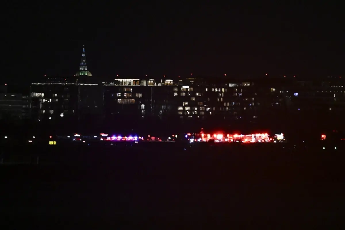 ABD'de bir uçak ile helikopter çarpışarak düştü