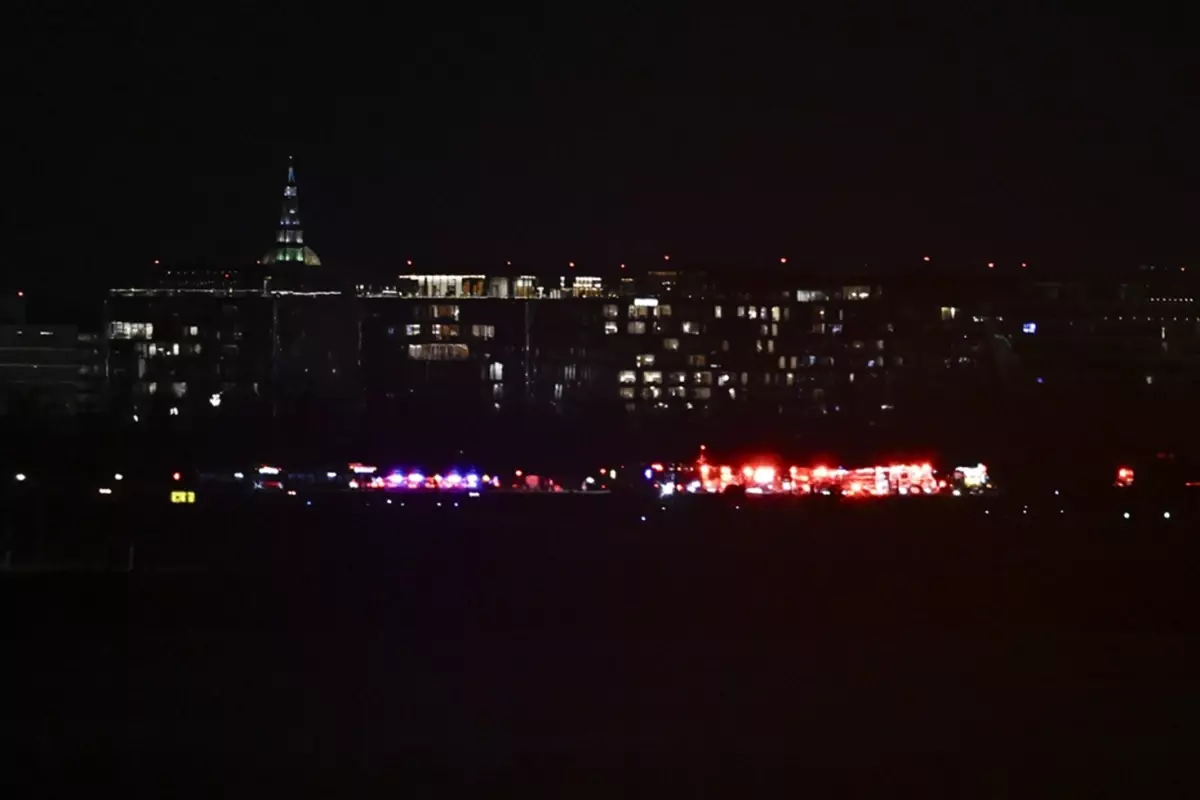 ABD'de helikopterle uçak çarpıştı: 18 kişinin cansız bedenine ulaşıldı