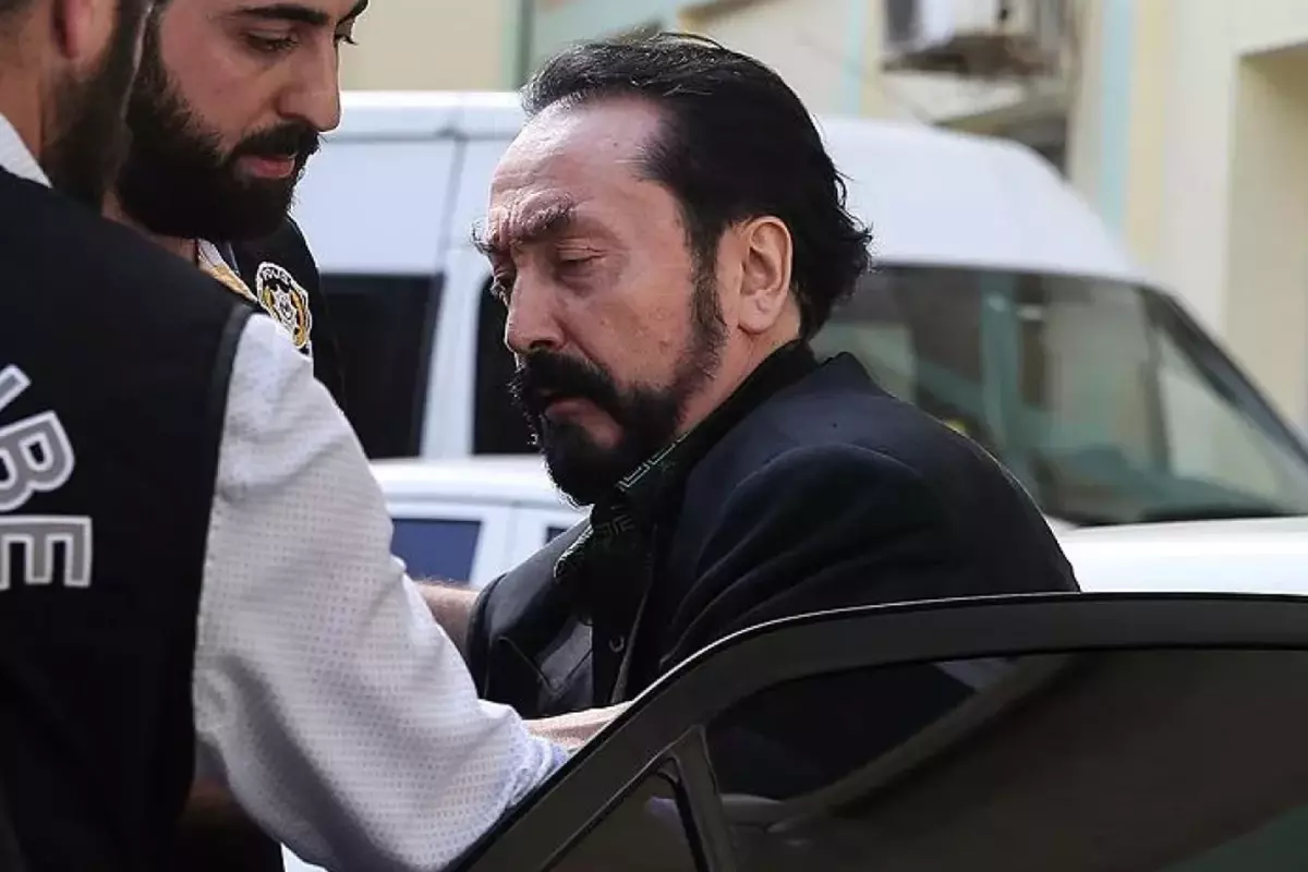 Adnan Oktar'a köfte ekmek siparişi getiren binbaşı görevden alındı