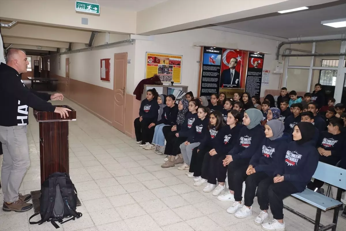 Altınözü'nde Öğrencilere Gazetecilik Eğitimi Verildi