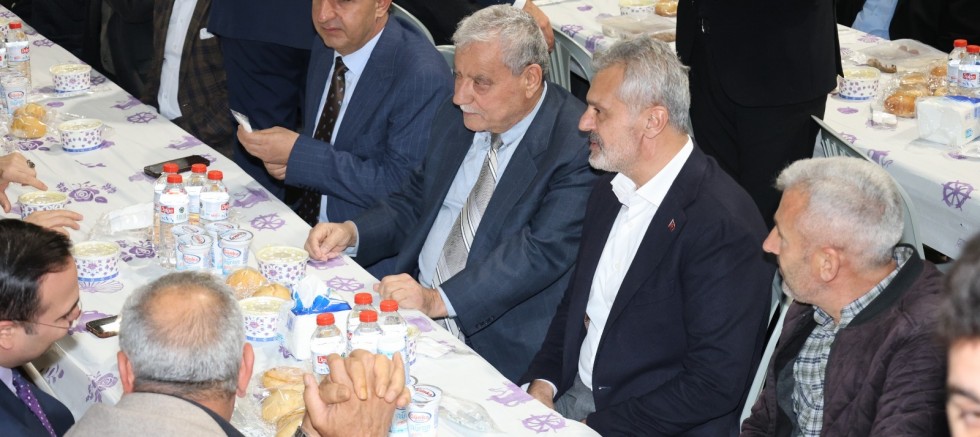 BAŞKAN ÖNTÜRK İFTAR PROGRAMLARINDA GÖNÜLLERİ FETHEDİYOR