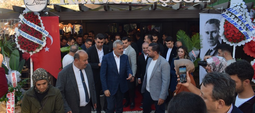 BAŞKAN ÖNTÜRK, İSKENDERUN’A NEFES ALDIRACAK PARKIN AÇILIŞINI YAPTI