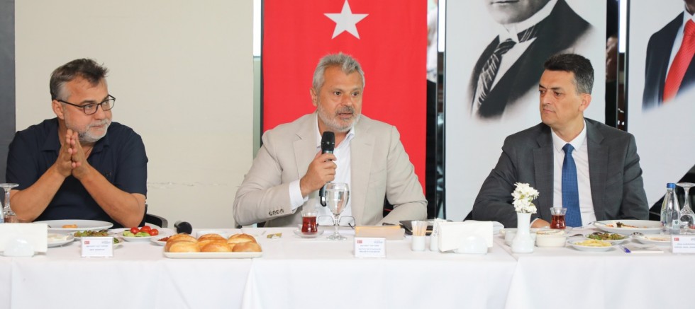 BAŞKAN ÖNTÜRK KENT KONSEYİ ÜYELERİYLE BİR ARAYA GELDİ 