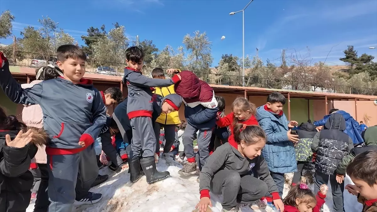 Belen'de Öğrencilere Kar Sürprizi