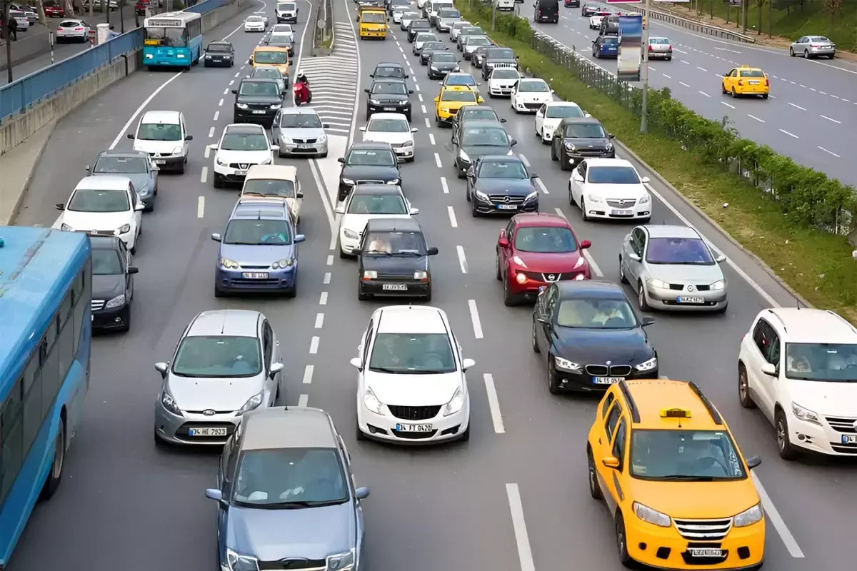 Benzin fiyatlarına 1 lira 30 kuruşluk yeni indirim gelmesi bekleniyor