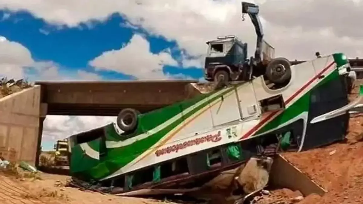 Bolivya'da yolcu otobüsü köprüden düştü: 19 ölü