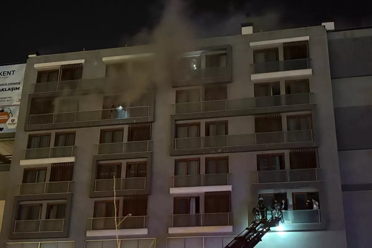 Denizli'de 7 katlı apartmanda yangın