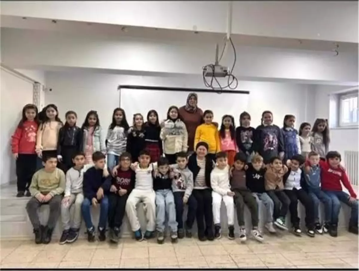 Deprem nedeniyle Bursa'ya gelen Zeynep, sınıf arkadaşlarıyla duygusal bir veda yaşadı