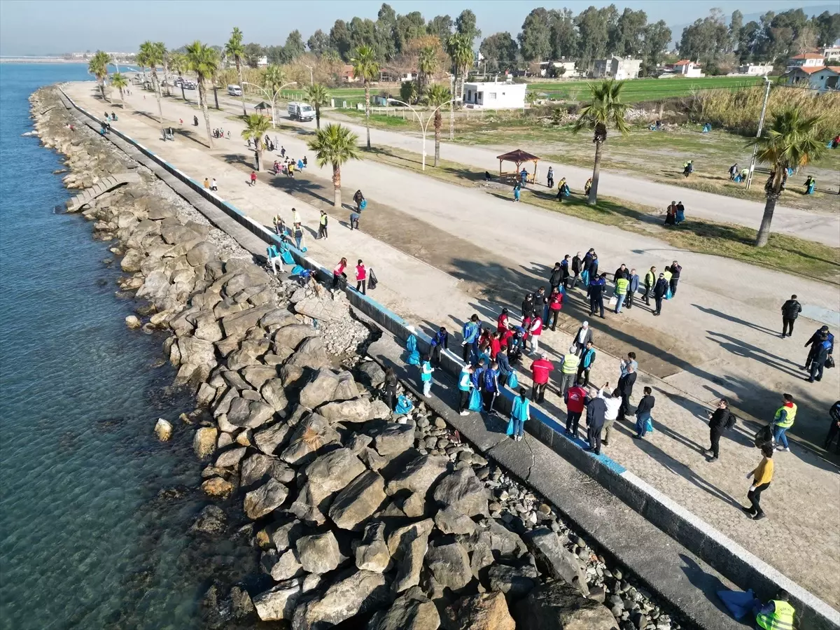 Dörtyol'da Öğrenciler Temizlik Etkinliği Düzenledi