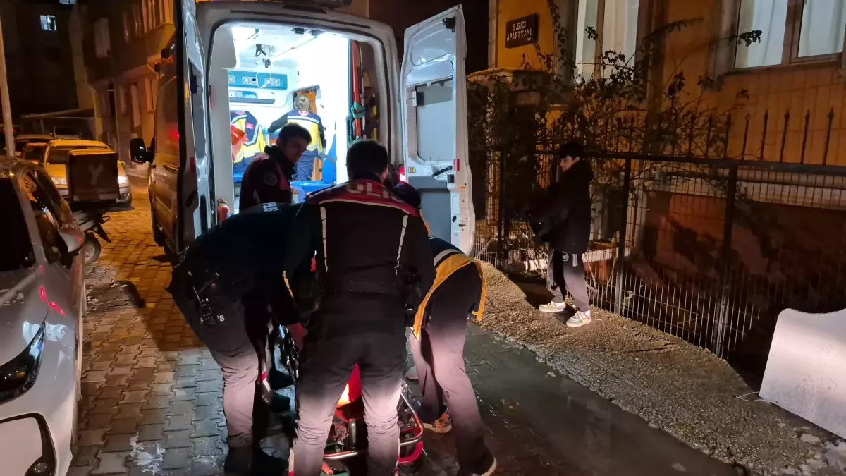 Edirne'de evlat dehşet saçtı: Babasını bıçaklayıp evden kaçtı