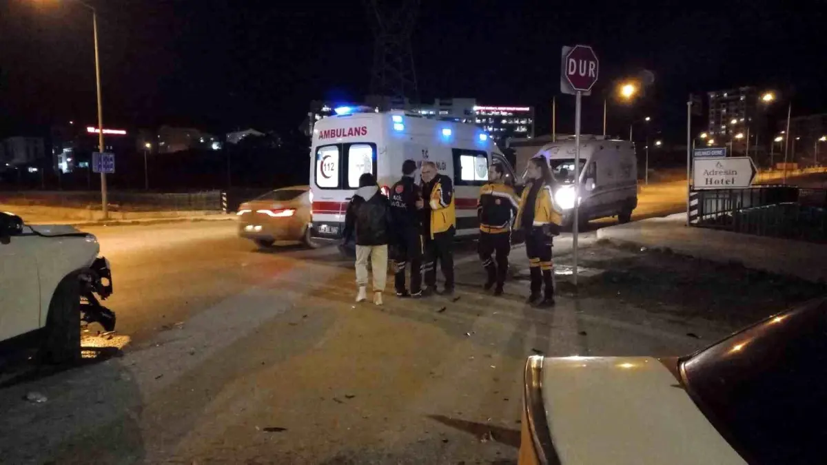 Edirne'de Trafik Kazası: 2 Yaralı