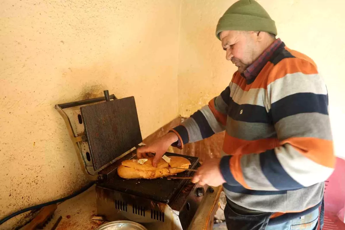 El Arabasıyla Alışveriş Yapan Tostçu Gülümsetti