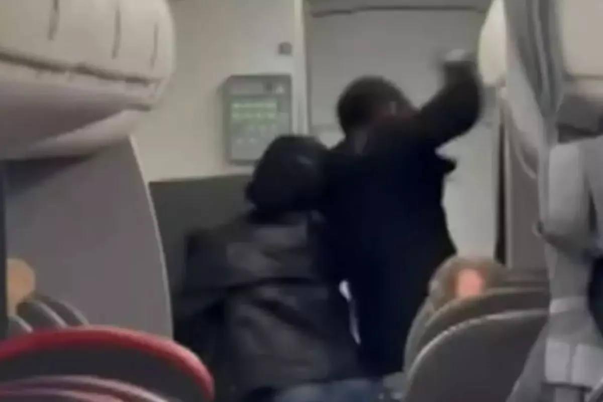 Erkek yolcu 'Şeytan bizi takip ediyor' diyerek uçakta dehşet saçtı