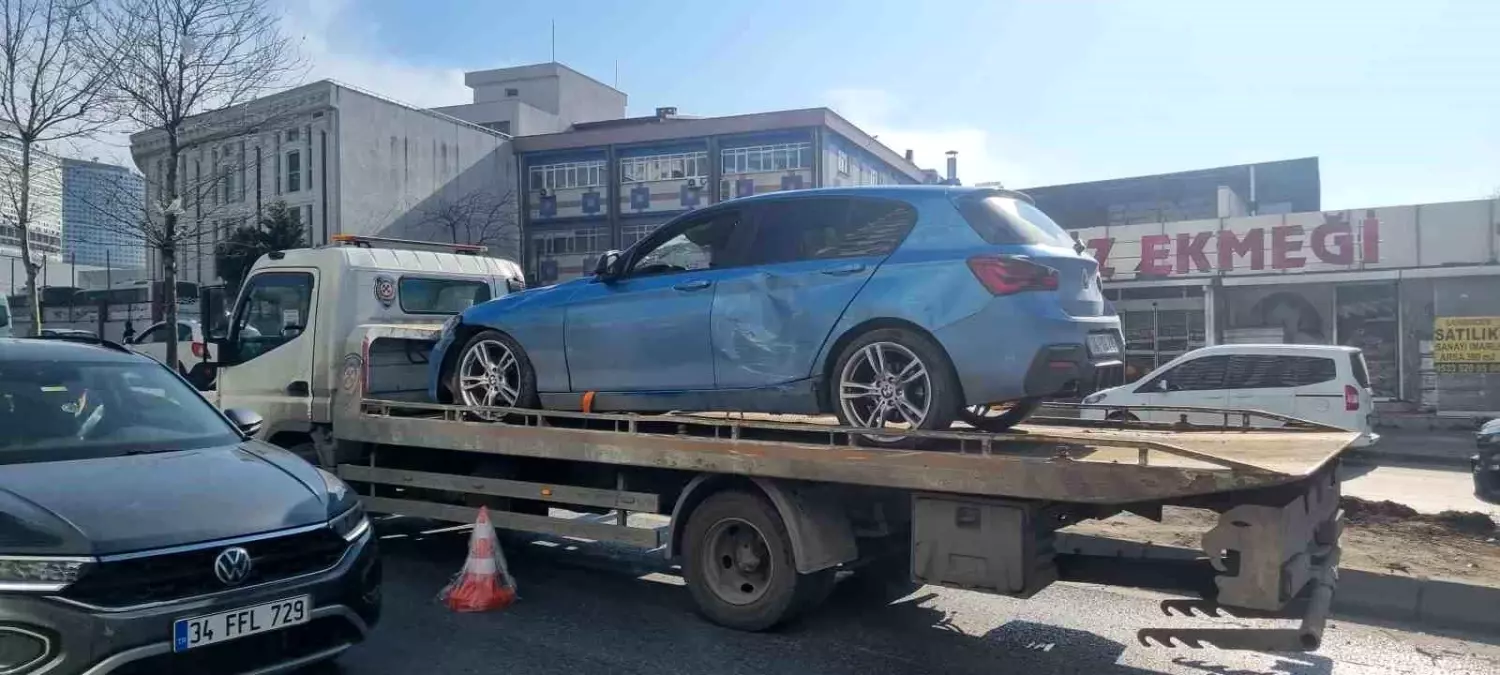 Esenyurt'ta Takla Atan Araçtan Şans Eseri Yara Almadan Kurtuldu