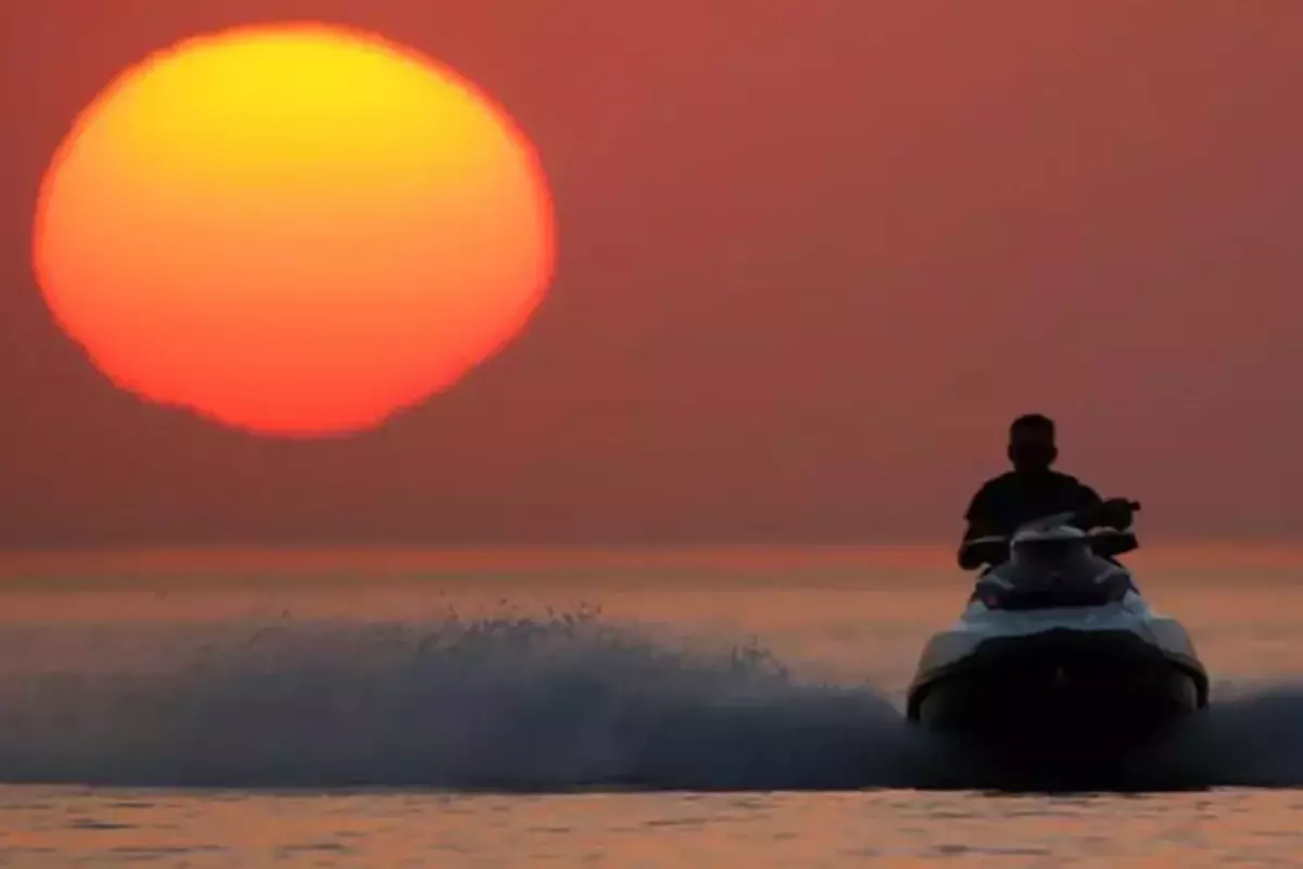 Film gibi olay! 10 yıl önce kaçtığı Türkiye'ye jet ski ile döndü