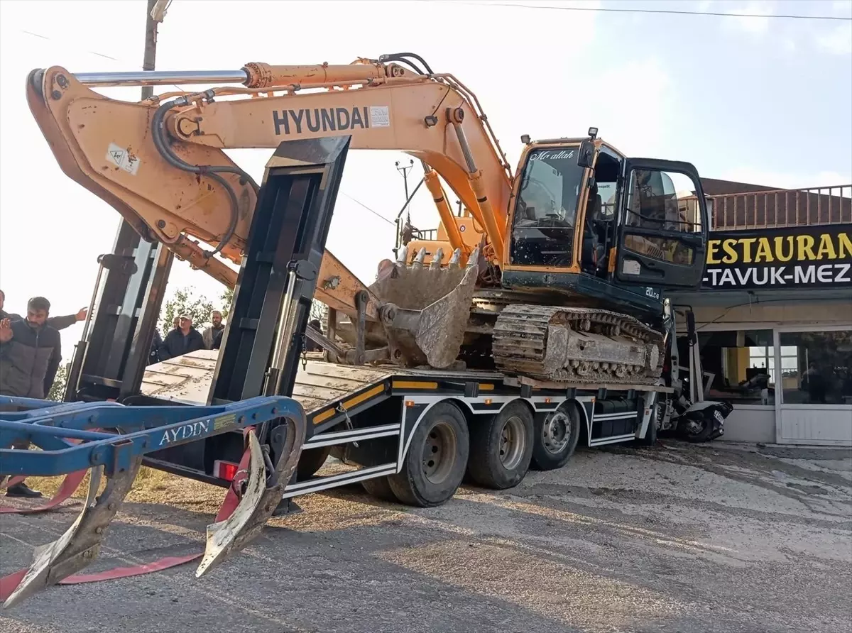 Fren Arızası Sonucu Tır Restorana Girdi, Sürücü Yaralandı