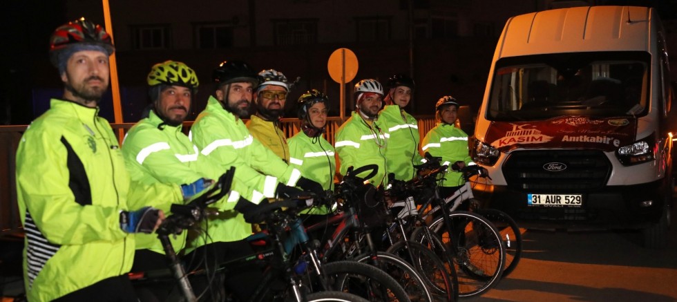 HATAY’DAN ANKARA’YA PEDAL ÇEVİRİYORLAR: 10 KASIM’A ANLAMLI YOLCULUK