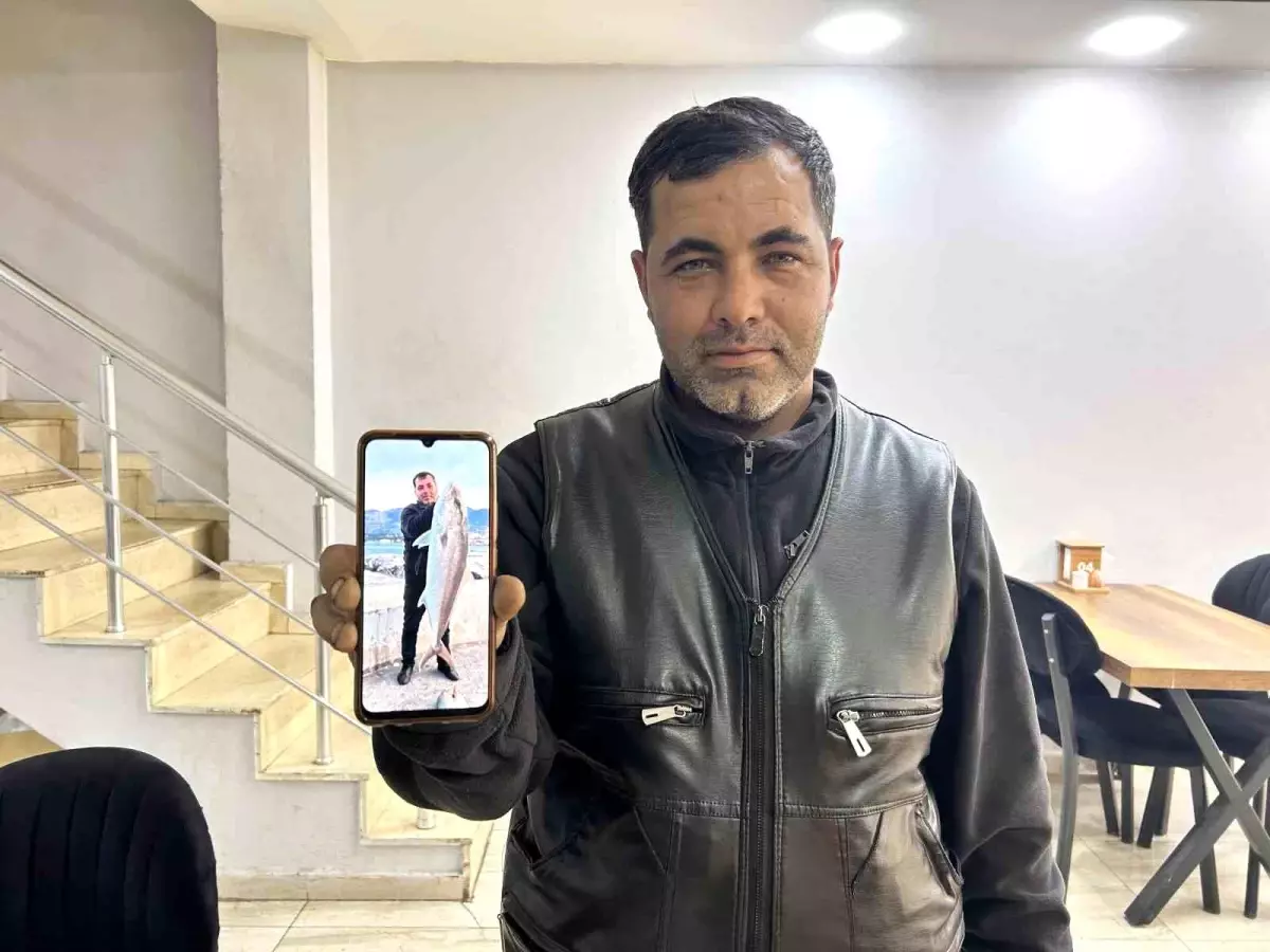 Hatay'da Amatör Balıkçı 50 Kilogramlık İki Balığı Aynı Anda Yakaladı