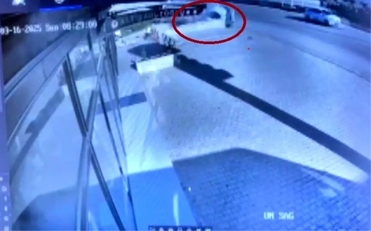 Hatay'da Direksiyon Hakimiyeti Kaybeden Araç Dereye Uçtu