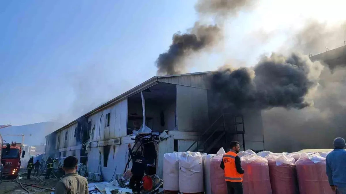 Hatay'da İşçi Yatakhanesinde Yangın Paniği