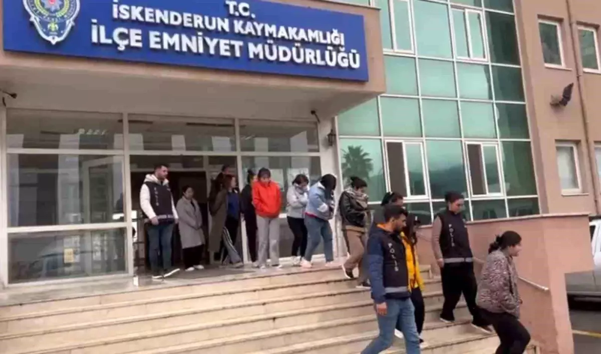 Hatay'da Masaj ve Spa Salonlarına Denetim: 20 Yabancı Kadın Deport Edildi
