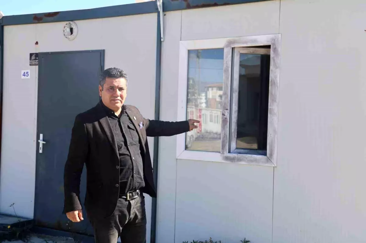 Hatay'da Memleket Partisi'nin Konteyneri Hırsızlar Tarafından Soyuldu