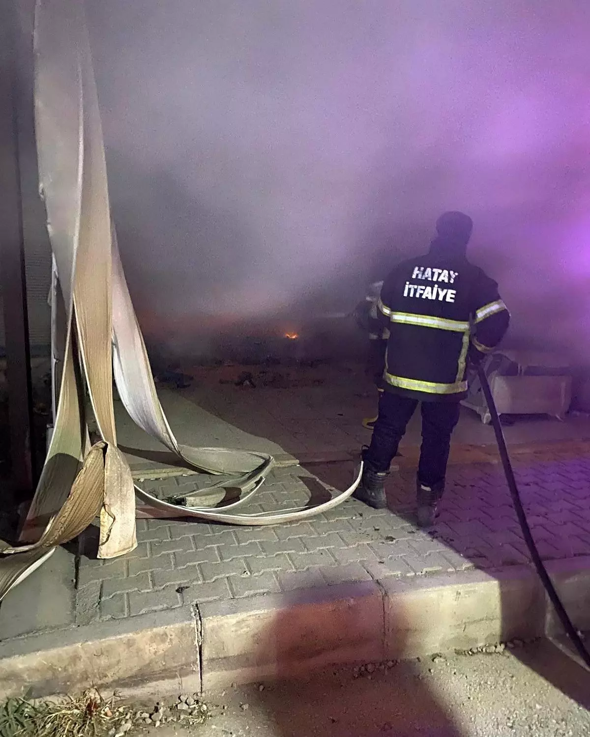 Hatay'da Metruk İş Yerinde Yangın