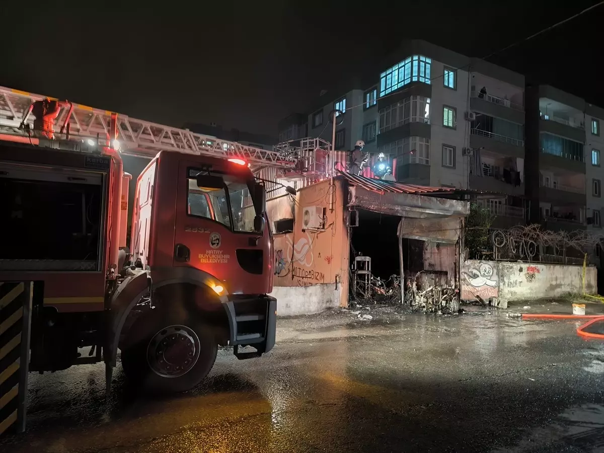 Hatay'da Motosiklet Atölyesinde Yangın Çıktı