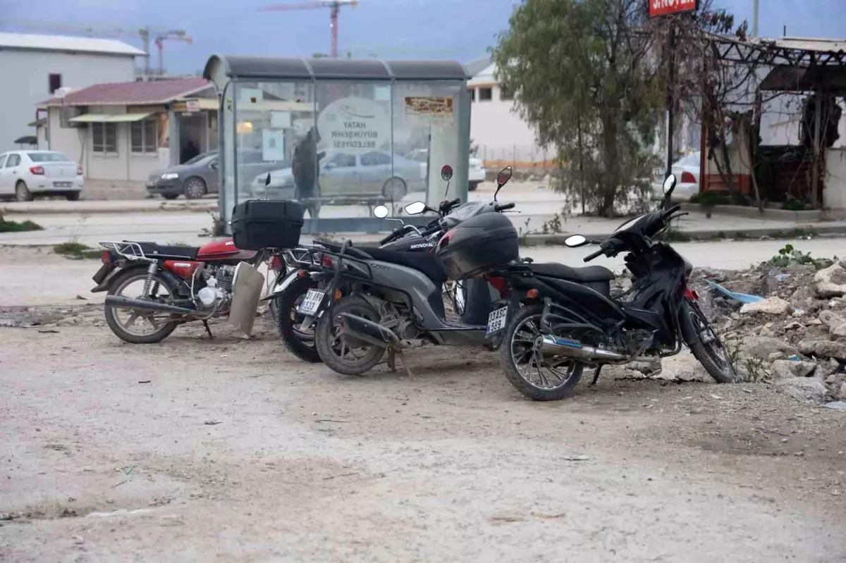Hatay'da Motosiklet Hırsızlığı Güvenlik Kamerasında