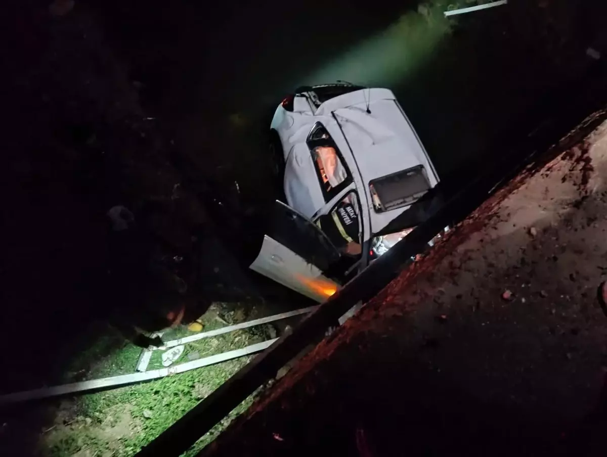 Hatay'da Sulama Kanalına Uçan Otomobilin Sürücüsü Yaralandı