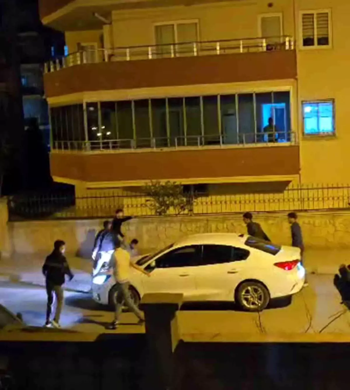 Hatay'da Tekme Tokatlı Kavga Kameralara Yansıdı