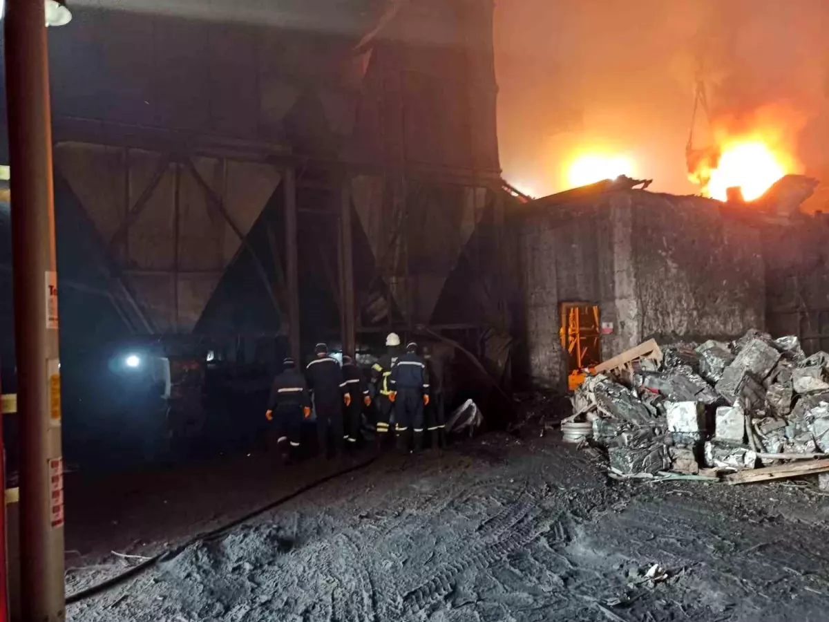 Hatay'daki Fabrikada Yangın Çıktı, İtfaiye Hızla Müdahale Etti