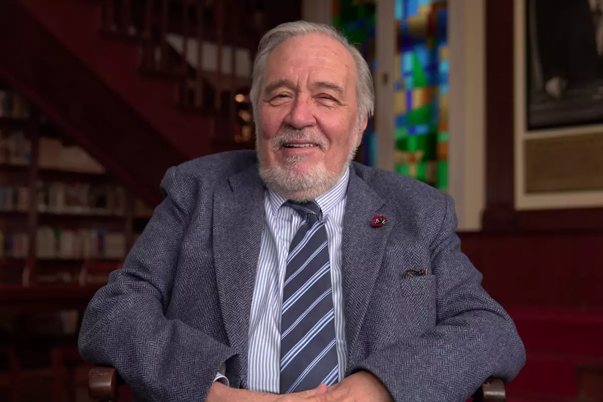 İlber Ortaylı'nın cep telefonunu görenler şaşkınlığını gizleyemiyor