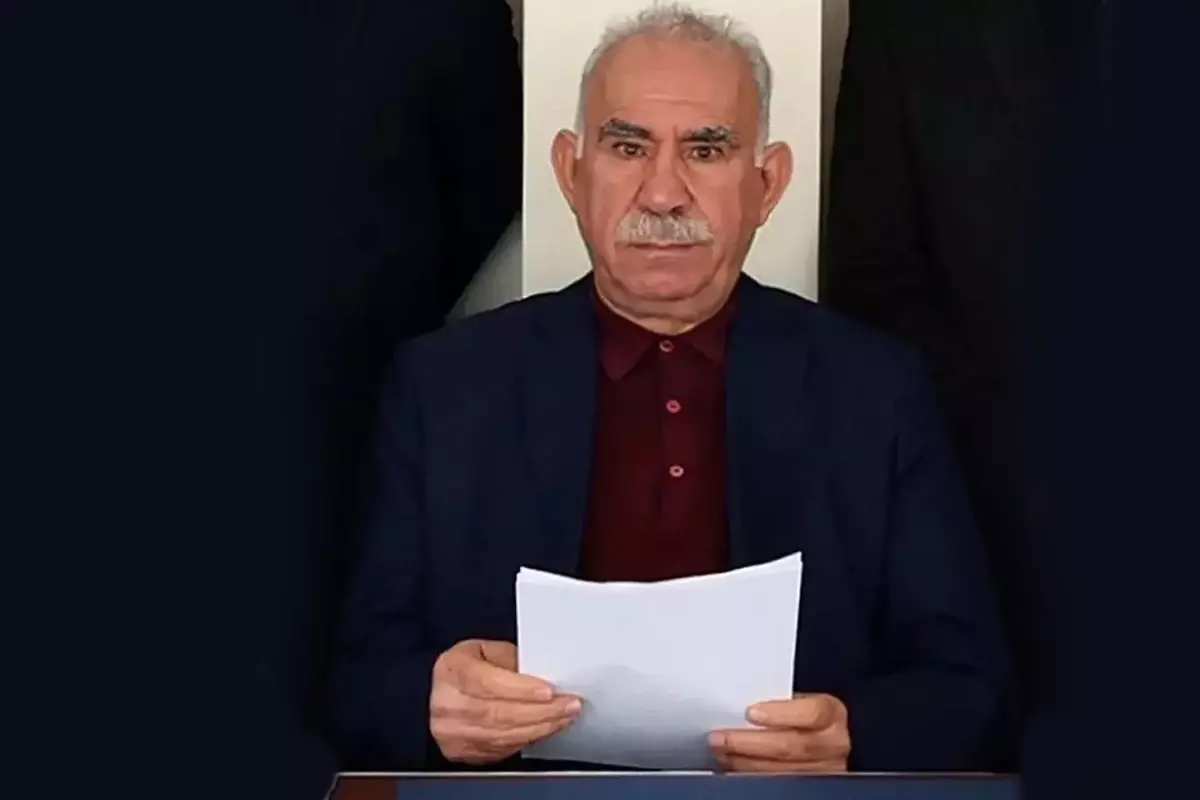 İmralı'da çekilen toplu fotoğrafta dikkat çeken detay! Herkes aklında aynı soru var