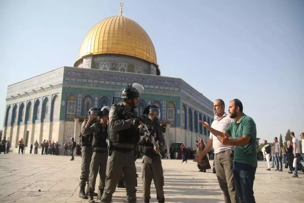 İsrail polisi Mescid-i Aksa'da Türk turistleri darbetti