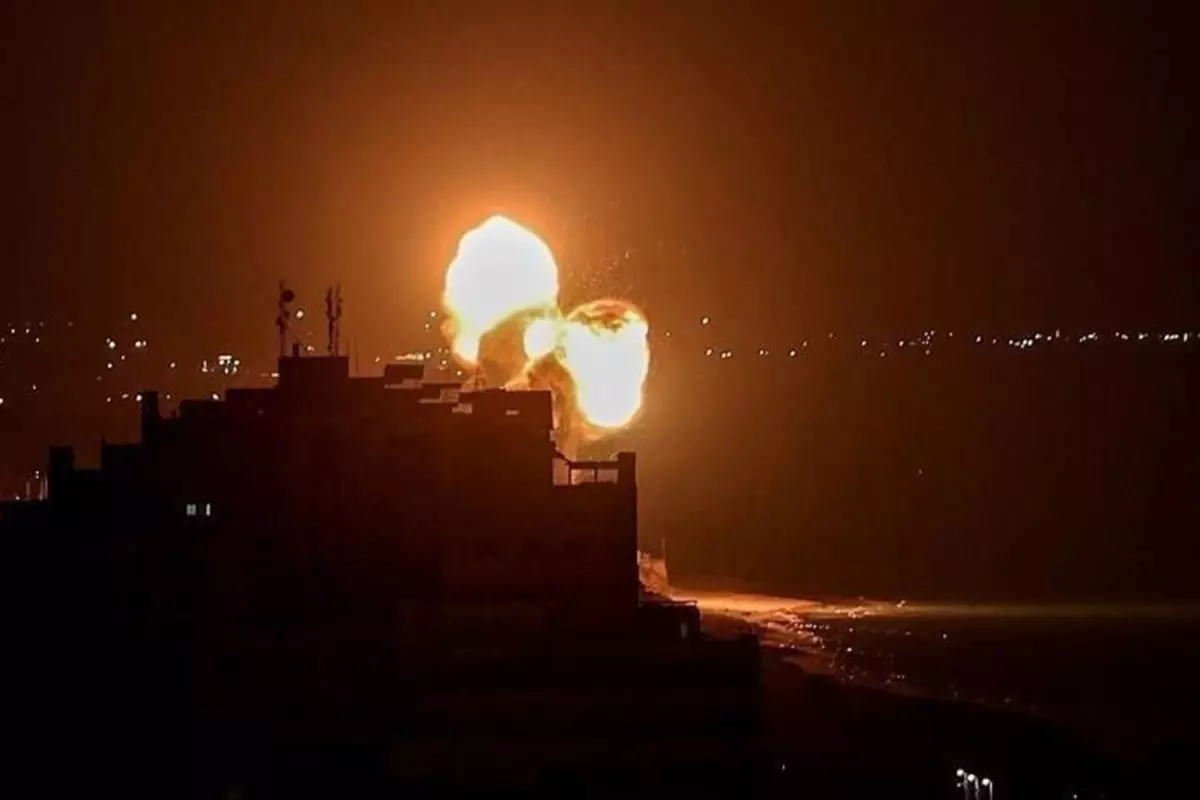 İsrail savaş uçakları Suriye'nin güneyine bomba yağdırdı