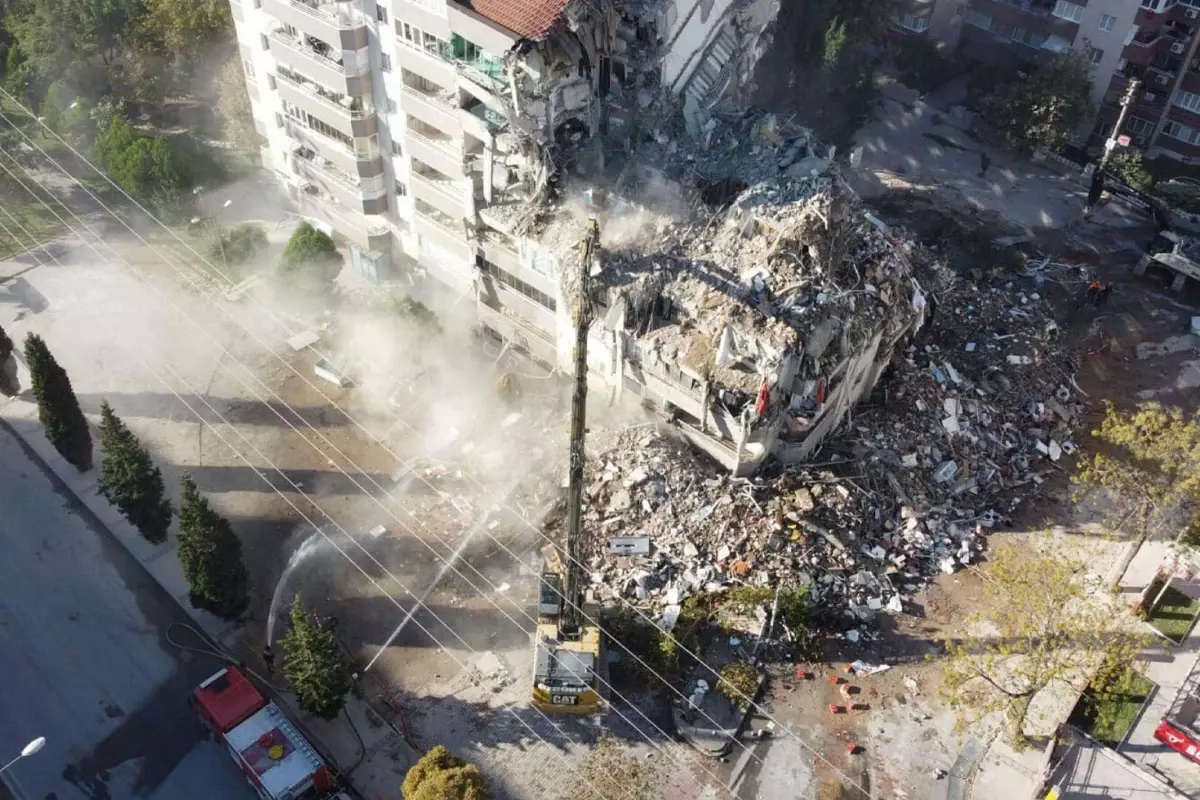 İzmir için korkutan deprem raporu! Bornova ve Bayraklı'da binalar ölüm saçıyor