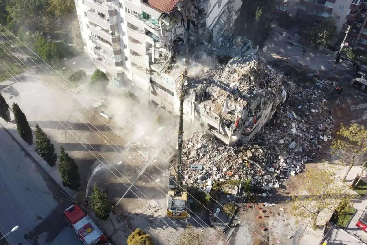 Jeofizik mühendisinden korkutan uyarı: İzmir'in deprem riski İstanbul'dan daha yüksek