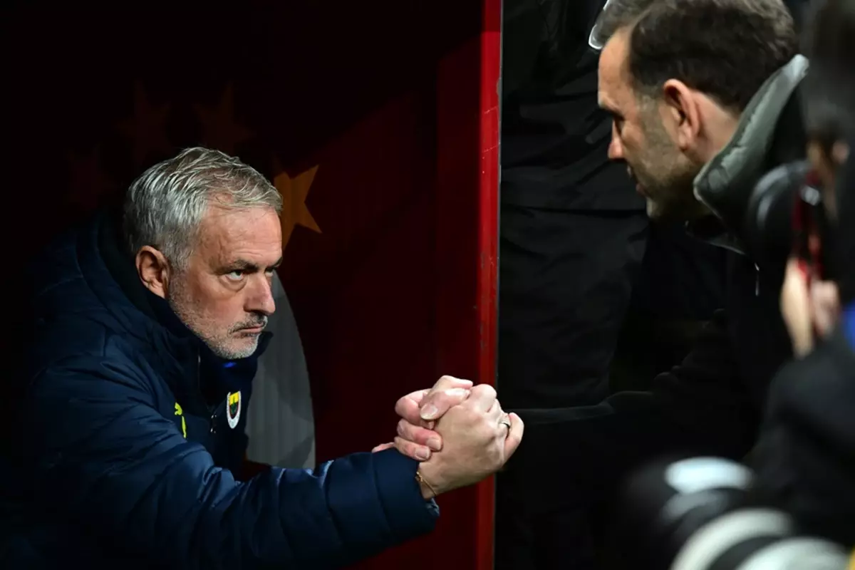 Jose Mourinho'ya 4, Okan Buruk'a 1 maç men cezası