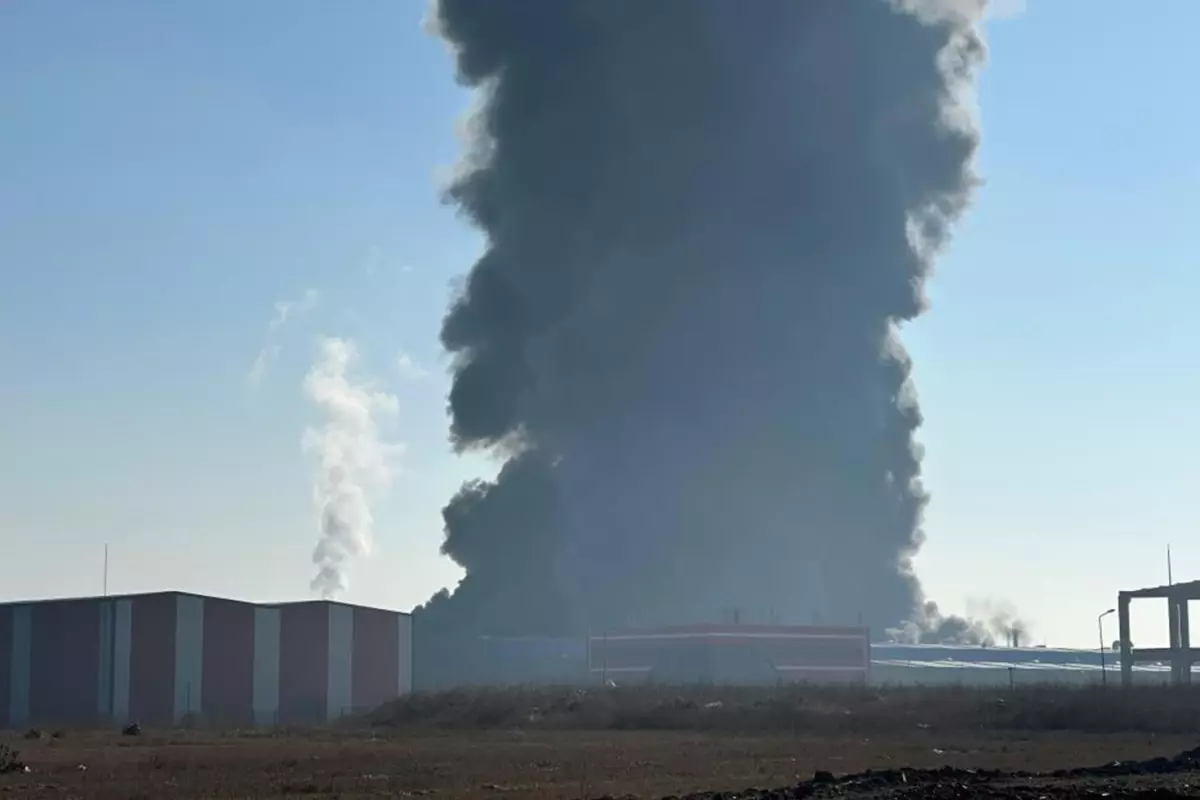 Kırklareli'nde oyuncak fabrikasında yangın! Dumanlar gökyüzünü kapladı