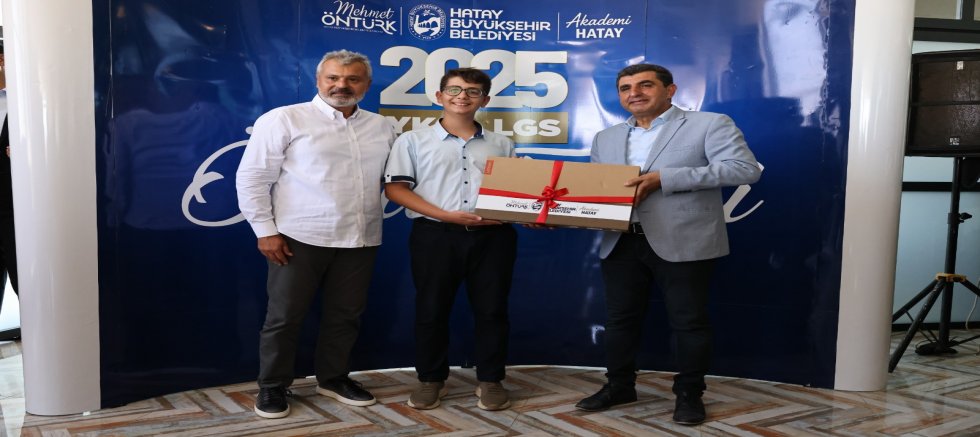 BAŞKAN ÖNTÜRK, DERECEYE GİREN ÖĞRENCİLERİ ÖDÜLLENDİRDİ