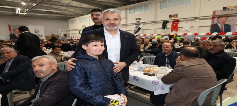 BAŞKAN ÖNTÜRK İFTAR PROGRAMLARINDA GÖNÜLLERİ FETHEDİYOR
