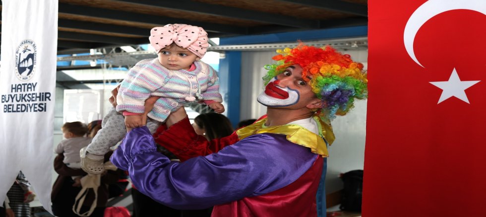 HBB’DEN İHTİYAÇ HARİTASI KONTEYNER KENTİ’NDE ÇOCUKLARA BAYRAM ETKİNLİĞİ