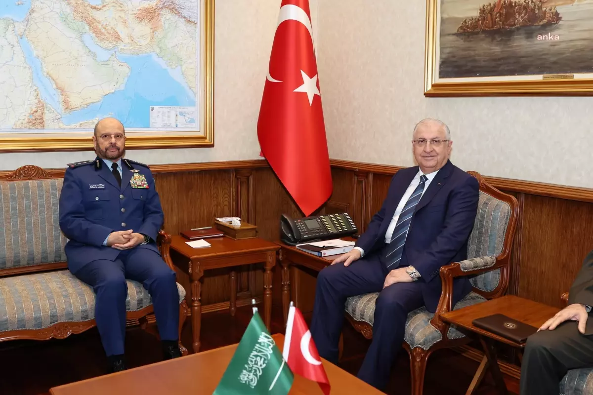 Milli Savunma Bakanı Güler, Suudi Genelkurmay Başkanı'nı Kabul Etti