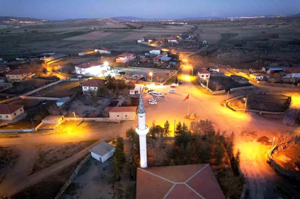 Nevşehir'de Köy Muhtarı, İftar Yemeğini Toplu Olarak Açmayı Tercih Etti