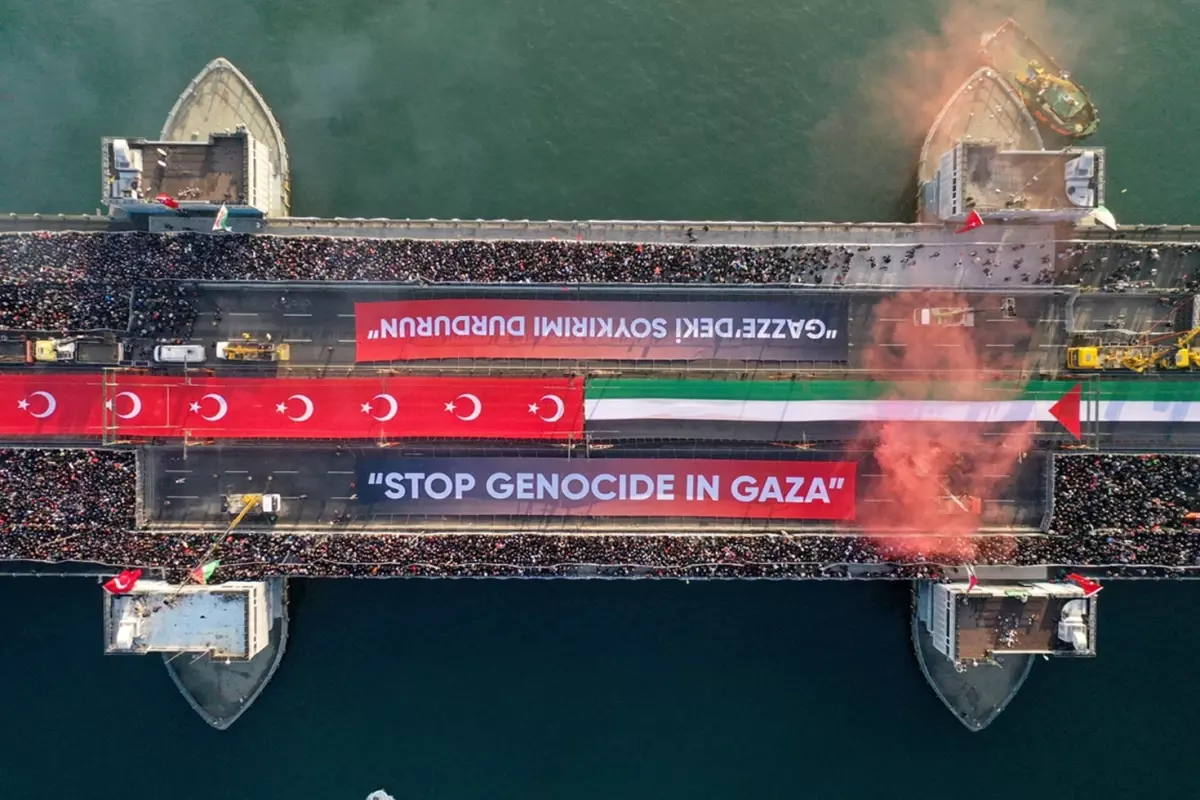 On binlerce kişinin katıldığı Filistin'e destek yürüyüşünden dikkat çeken kareler