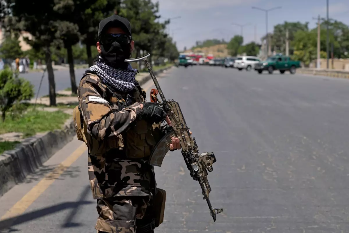 Pakistan'da çatışmalar durmuyor: 18 asker hayatını kaybetti