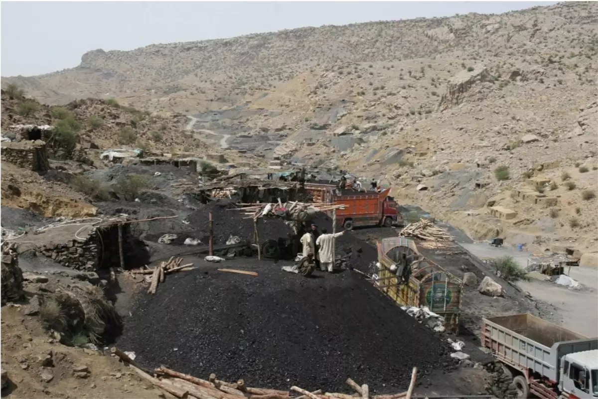 Pakistan'da maden işçilerini taşıyan kamyonda patlama: 10 ölü, 6 yaralı