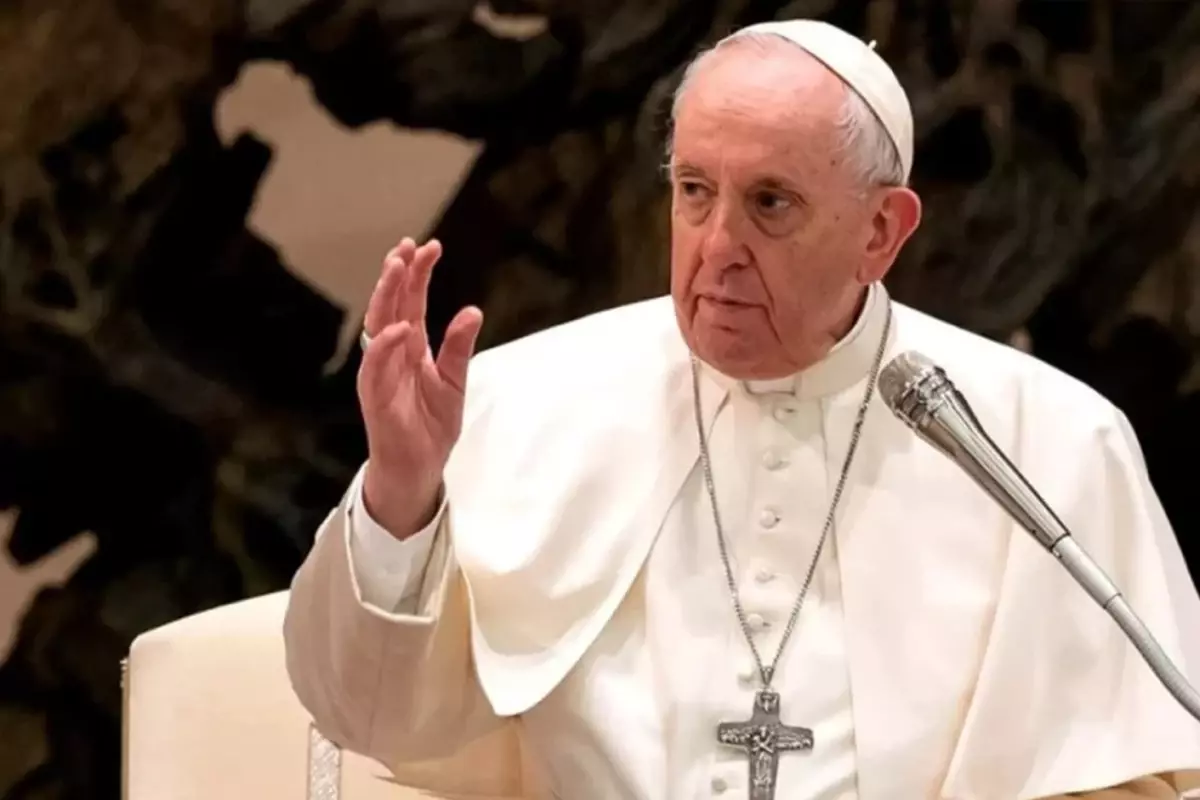 Papa Francis iki kez solunum yetmezliği yaşadı